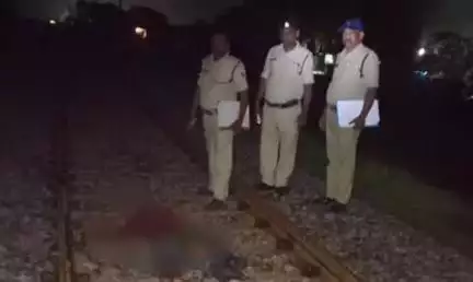 గుంతకల్లు: గుత్తి GRP పరిధిలోని తిమ్మాపురం సమీపంలో రైలు కిందపడి గుర్తుతెలియని వ్యక్తి ఆత్మహత్య