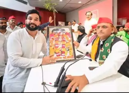 समाजवादी पार्टी के राष्ट्रीय अध्यक्ष आदरणीय श्री अखिलेश यादव जी के जन्मदिन के शुभ अवसर पर मां बगला मुखी के दर्शन किए एवं मां बगलामुखी से आदरणीय राष्ट्रीय अध्यक्ष जी के उत्तम स्वास्थ्य के लिए एवं 2027 में उत्तर प्रदेश के मुख्यमंत्री बने। उसक