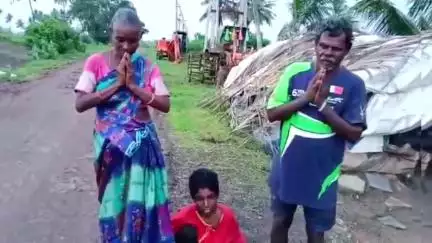 కైకరంలో తమకి ఆధార్ కార్డులు లేవని, సంక్షేమ పథకాలు రావడం లేదని కవుగిరి సుబ్బారావు కుటుంబం ఆవేదన #localissue