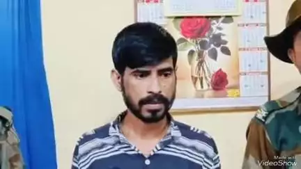 বিশালগড়: চোর সন্দেহে বিশালগড় থানার পুলিশ কেকে নগর এলাকা থেকে এক যুবককে আটক করে