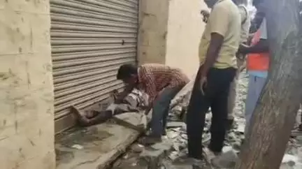 జమ్మలమడుగు: యర్రగుంట్ల : మార్కెట్ యార్డ్ లో గోడౌన్ వెనుక వైపు గుర్తుతెలియని వ్యక్తి అనుమానస్పద మృతి