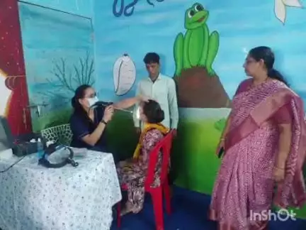 महेश्वर: देवी अहिल्या लायंस क्लब ने महेश्वर में नि:शुल्क स्वास्थ्य कैंप का आयोजन किया