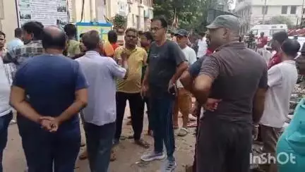 বালি-জগাছা: হাওড়া পুরসভার ভিতরে গাছ চাপা পড়ে মৃত্যু দুজনের