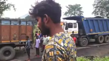 टंडवा: धनगड्डा-रहमतनगर गांव के पास तेज रफ्तार कोल वाहन ने ट्रक को मारी टक्कर, ट्रक चालक की मौत