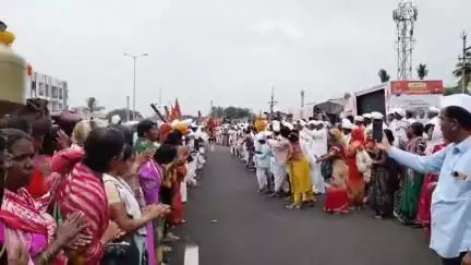 माळशिरस: माळीनगर येथे संत तुकाराम महाराज पालखी सोहळ्याचे पहिले उभे रिंगण, हरिनामाच्या जयघोषाने नगरी दुमदुमली