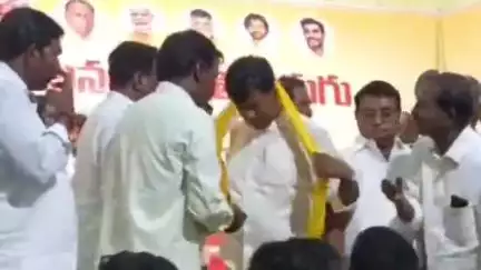 ఎమ్మిగనూరు: ఎమ్మిగనూరు : హిందూ స్మశాన వాటికలో రోడ్డు వేయడాన్ని వ్యతిరేకిస్తూ కౌన్సిల్ తీర్మానం,ఎమ్మెల్యేను అభినందించిన హిందూ సంఘాలు