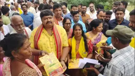 అగ్రహారంలో పర్యటించి ప్రజా సమస్యలను అడిగి వాటి పరిష్కారానికి చర్యలు తీసుకుంటామన్న ఎమ్మెల్యే గురజాల జగన్మోహన్