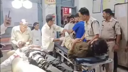 धवारी के महादेवा में गोलीबारी, दो युवक घायल, जिला अस्पताल में भर्ती, टीआई सहित पुलिस बल पहुंचा
