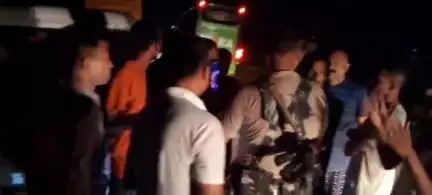 বিহপুৰীয়া: বিহপুৰীয়াৰ সন্তপুৰত নিশা গৰুভৰ্তি ট্ৰাক জব্দ, জব্দকৃত ট্ৰাকখনত আছে প্ৰায় ৪০ টাকৈ গৰু,আৰক্ষীক ছমজালে ৰাইজে
