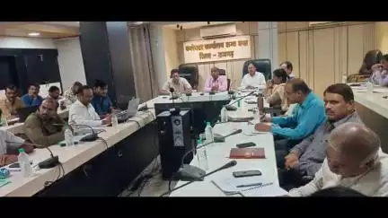 राजगढ़: सीएम हेल्पलाइन के समाधान को लेकर कलेक्टर ने अधिकारियों को दिए निर्देश
