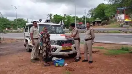 दतिया नगर: दतिया में आबकारी पुलिस ने 6 जगहों पर दबिश देकर 55.6 लीटर अवैध शराब के साथ 6 लोगों को किया गिरफ्तार
