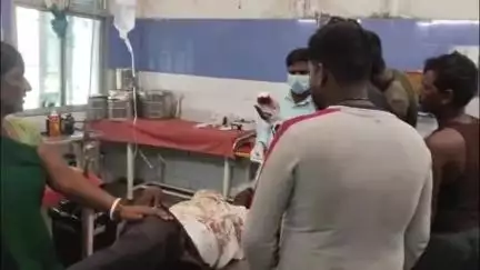 औरंगाबाद: सदर प्रखंड के अनुग्रह नारायण रोड स्टेशन पर ट्रेन से गिरकर युवक घायल, सदर अस्पताल से किया गया रेफर