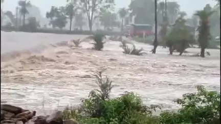 सिंगोली: सिंगोली क्षेत्र में 8 घंटे से लगातार बारिश, नदी-नाले उफान पर, नीमच-सिंगोली सड़क मार्ग अवरुद्ध, राजस्थान से संपर्क टूटा