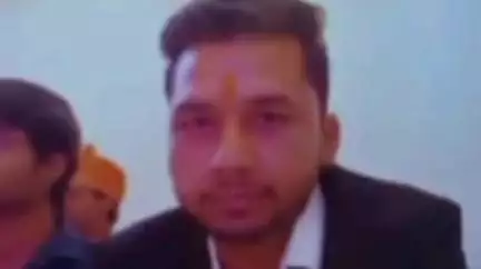 गुमला: अंबेरा डीह के पास पिकअप ने पेड़ को मारी टक्कर, इलाज के दौरान चालक की मौत