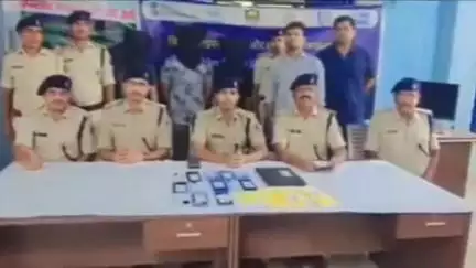 पटना ग्रामीण: रामकृष्णानगर: 13 मोबाइल, 15 ATM और ₹22,700 के साथ 3 साइबर अपराधी गिरफ्तार