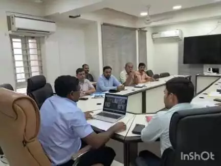 દાહોદ: કલેકટરશ્રી યોગેશ નિરગુડેના અધ્યક્ષ સ્થાને સેવા સદન ખાતે વિડીઓ કોન્ફરન્સ યોજાઈ