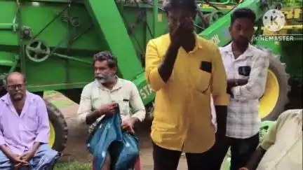 చీపురుగూడెంలో పాడి రైతులను మోసగించారని కృష్ణ మిల్క్ యూనియన్ కేంద్రం వద్ద ఆమరణ నిరాహార దీక్ష చేపట్టిన రైతులు