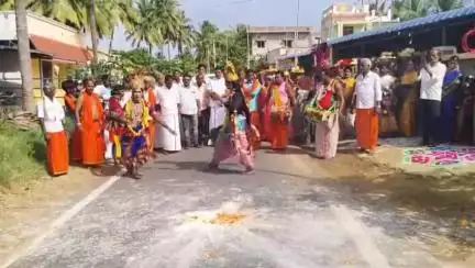 திருப்பத்தூர்: காந்தி நகரில் ஶ்ரீ ஊர் மாரியம்மன் கோவிலில் கும்பாபிஷேகம் - MLA நல்லதம்பி சாமி தரிசனம் செய்தார்