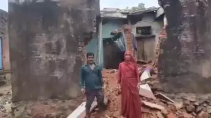 जतारा: दिगौड़ा में भारी बारिश से गिरा पक्का मकान, बाल-बाल बचा परिवार, लाखों का नुकसान