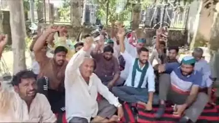 बेहट: पांच दिन से गांव में बिजली नहीं होने से ग्रामीणों ने रायपुर बिजलीघर पर किया प्रदर्शन #jansamasya