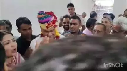 सिरोही: केबिनेट मंत्री डॉ. किरोड़ीलाल मीणा का सिरोही दौरा, सर्किट हाउस में कार्यकर्ताओं से कर रहे हैं मुलाकात