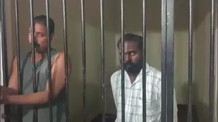 ദേവികുളം: ചന്ദനമരം വെട്ടി കടത്തിയ കുപ്രസിദ്ധ ഗുണ്ടകളെ പോലീസ് മറയൂരിൽ നിന്ന് അറസ്റ്റ് ചെയ്തു