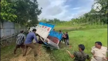 ধর্মনগর: বাগবাসা বিধানসভার উত্তর হুরুয়া এলাকা থেকে বনদপ্তরের অভিযানে ৭০ ফুট কাঠ বোঝাই গাড়ি আটক