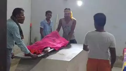 बेगूसराय: बेगूसराय में सड़क दुर्घटना में महिला की मौत, परिजनों में कोहराम, पुलिस जांच में जुटी