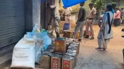 কেশিয়ারি: গোপালপুরে আবগারি দপ্তরের অভিযান, উদ্ধার বিপুল পরিমাণ চোলাই মদ তৈরি সরঞ্জাম