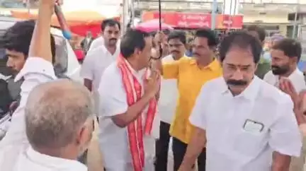 వాడపల్లి వెంకటేశ్వర స్వామిని దర్శించుకున్న ఎమ్మెల్యే బండారు సత్యానందరావు