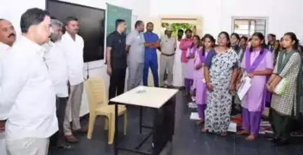 కళ్యాణదుర్గం: సెట్టూరు మండల కేంద్రంలోని జెడ్పీ ఉన్నత పాఠశాలను సందర్శించిన ఎమ్మెల్యే సురేంద్రబాబు
