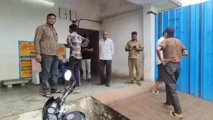 प्रतापगढ़: हथुनिया खेत से घर लौटते समय पत्नी को जहरीले जीव के काटने से महिला किसान की हुई मौत, पुलिस ने किया मामला दर्ज