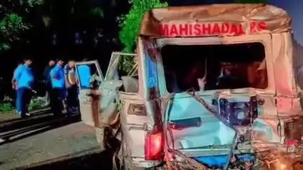 তমলুক: মহিষাদল থানার,এক সাব ইন্সপেক্টর সহ মৃত দুই পুলিশ অফিসারের দেহ ময়নাতদন্তের জন্য আজ নিয়ে আসা হল তমলুক জেলা হাসপাতালে