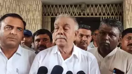 હિંમતનગર: કલેકટર કચેરી ખાતે ઉપસ્થિત રહેલા બાયડના પૂર્વ ધારાસભ્ય જશુભાઈ પટેલે આપી પ્રતિક્રિયા#jansamasya