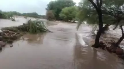 झालरापाटन: झालावाड़ जिले में रात से हो रही तेज बारिश के कारण ग्रामीण क्षेत्र का जनजीवन अस्तव्यस्त, कई गांव व निचली बस्तियां जलमग्न