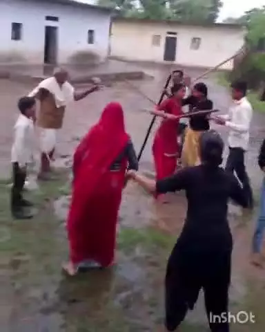 बदरवास: चिरौली में जेठ के कहने पर बेटी की शादी न करने पर भड़का जेठ, परिजनों से की मारपीट, घटना का वीडियो वायरल