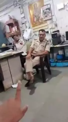 थाना गौतम नगर 17 साल के नाबालिक को शादी शुदा 28 वर्षीय महिला शादी प्रेम जाल में फंसा किया अगवा पुलिस ने किया इनकार