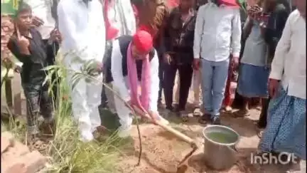 उतरौला: समाजवादी पार्टी के प्रदेश सचिव शत्रोहन प्रसाद वर्मा (पवन) ने पूर्व मुख्यमंत्री अखिलेश यादव के जन्मदिन पर दी शुभकामनाएं