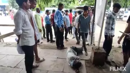 मुरैना नगर: मुरैना जिला अस्पताल में मोबाइल चोरी करते चोर पकड़ा गया, कोतवाली थाने भेजा