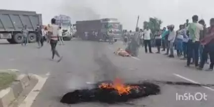 फतुहा: छपाक वाटर पार्क के पास सड़क हादसे में युवक की मौत के बाद परिजनों ने किया सड़क जाम