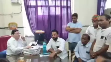 झालरापाटन: झालरापाटन सेटेलाइट अस्पताल में स्ट्रेचर और व्हीलचेयर की कमी, कांग्रेस कार्यकर्ताओं ने PMO को सौंपा ज्ञापन