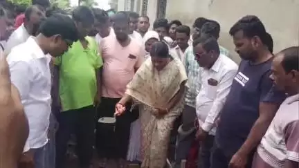 জয়নগর ২: জয়নগর দুই ব্লকের বেলে দুর্গানগরে কয়েক কিলোমিটার ঢালাই রাস্তার শুভ সূচনা জেলা পরিষদের কর্মাধ্যক্ষের