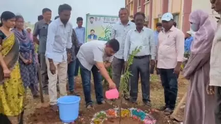 సిర్పూర్ టి: ప్రతి విద్యార్థి తన తల్లి పేరిట ఒక మొక్కను నాటి దానిని సంరక్షించాలి, బలగాల మైనార్టీ పాఠశాలలో ఎమ్మెల్యే పాల్వాయి