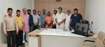 *पर्यावरण को समर्पित रहेगा जुलाई माह सत्यव्रत शास्त्री* 
सांस्कृतिक अहीरवाल संस्था की मासिक बैठक  नारनौल स्थित संस्था कार्यालय में आयोजित की गई । जिसमें महेंद्रगढ़ जिले की सभी इकाइयों की उपस्थिति रही और उसमे जुलाई माह का लक्ष्य पर्यावरण संर