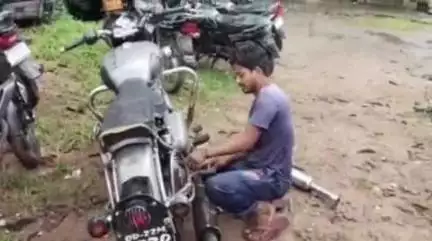 ଭଦ୍ରକ ଗ୍ରାମାଞ୍ଚଳ: ଭଦ୍ରକ ପୋଲିସ ଆକ୍ସନ ମୁଡ଼ରେ, ଦୁଇଦିନ ହେବ ବିକଟାଳ ଶବ୍ଦ କରୁଥିବା ବାଇକ ରୁ ଖୋଲିନେଲେ ସାଇଲେନସର।