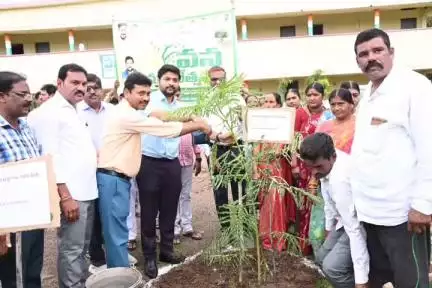అసిఫాబాద్: పర్యావరణ పరిరక్షణకు ప్రతి ఒక్కరు కృషి చేయాలి: జిల్లా కలెక్టర్ వెంకటేష్ ధోత్రే