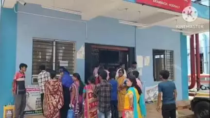 খানাকুল ১: সাতমাশা গ্রামে এক প্রৌঢ়ার ঝুলন্ত দেহ উদ্ধারের ঘটনায় চাঞ্চল্য