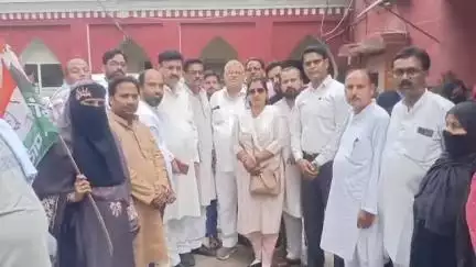 शाहजहांपुर: महानगर के कई वार्डों में जलभराव और सफाई न होने की वजह से लोग परेशान, नगर निगम में दिया ज्ञापन #jansamasya