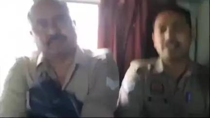 झांसी: झांसी में हीराकुंड एक्सप्रेस में ट्रेन का टिकट मांगने पर GRP जवानों ने टीटीई को पीटा, ललितपुर में ट्रेन से उतारा