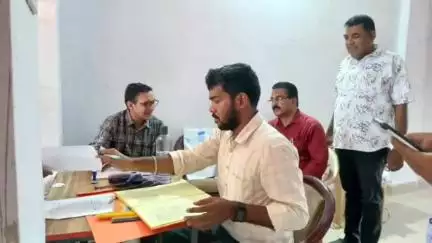 କାମାକ୍ଷାନଗର: କାମାକ୍ଷାନଗର କେନ୍ଦ୍ରୀୟ ବିଦ୍ୟାଳୟ ପାଇଁ ମିଳୁଛି ଫର୍ମ ବୁଧବାର ୧ଟାରେ ସ୍ଥିତି ଅନୁଧ୍ୟାନ କଲେ ସହକାରୀ ଜିଲାପାଳ ଦୀପକ ମିଶ୍ର